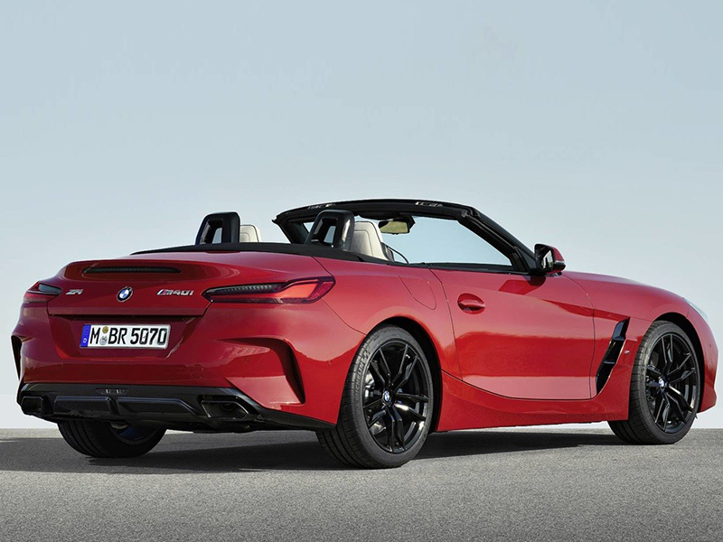 اضغط لمشاهدة الفيديو: BMW تطلق سيارتها "Z4" الجديدة